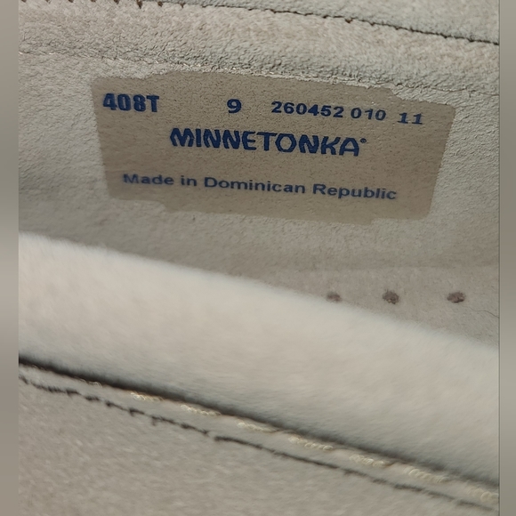 Minnetonka moccasins cream 9 women's - Picture 2 of 3